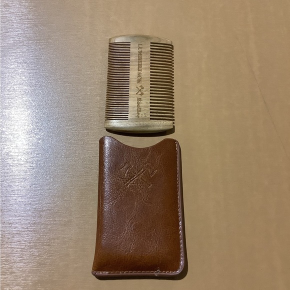 Lumberjack wooden comb and case set - Picture 3 of 5